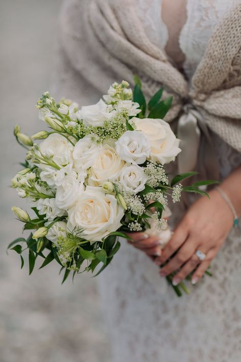 Natural Flower Bouquet Brides, Wedd Bouquets, Unstructured Bouquet, Natural Wedding Bouquet, Wedding Bouquets White, Bride Flower Bouquet, Wedding Parade, Autumn Wedding Bouquet, Freesia Bouquet