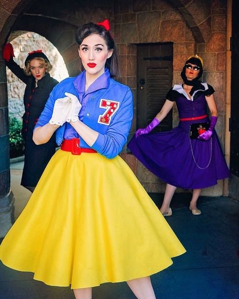 Bobby soxer Snow White Dapper Day disneyland Disneybound evil queen and the hag Snow White Disneybound, Bobby Soxer, Dapper Day Disneyland, Disneyland Dress, Disneyland Disneybound, Dapper Day Outfits, Disney Dapper Day, Disney Dress Up, Edna Mode