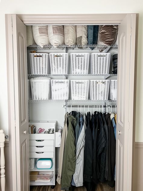 how to clean a small closet Small Spare Bedroom Ideas Multi Purpose, Spare Bedroom Ideas Multi Purpose, Small Spare Bedroom Ideas, Functional Closet, Closet Labels, Start Decluttering, Closet Organized, Guest Bedroom Makeover, Shared Closet