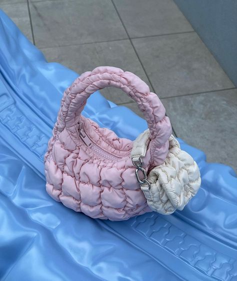 Cos Bag Aesthetic, Cos Quilted Mini Bag, Samo Ondoh Bag Aesthetic, Cos Quilted Bag Outfit, Cos Bag Outfit, Q2han Outfit, Mini Bags Aesthetic, Cos Quilted Bag, Cos Bag