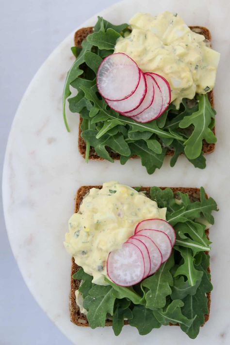 Simple Egg Salad Smørrebrød Danish Meals, Summer Solstice Food, Oslo Food, Simple Egg Salad, Basic Salad, Nordic Diet, Open Sandwich, Danish Recipes, Creamy Eggs