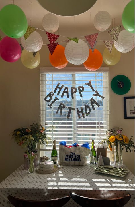 happy birthday brunch aesthetic Home Made Birthday Decoration, Suprise Party Aesthetic, Birthday Aesthetic Decor, Small House Party Ideas, Kids Brunch Birthday Party, Chill Birthday Party, Birthday At Home Ideas, Birthday Brunch Aesthetic, Birthday Celebration Aesthetic