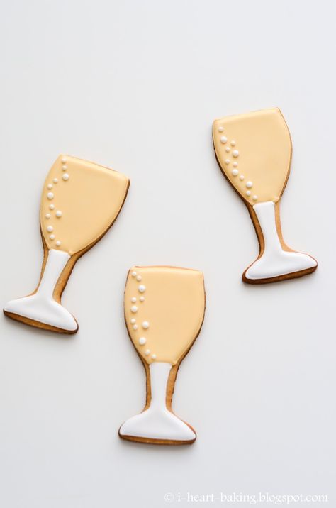 Wine Glass Cookies Decorated, Wine Glass Cookies, Beatles Cookies, Champagne Glass Cookies, Nye Cookies, Brunch Cookies, Glass Cookies, Heart Baking, Wine Cookies