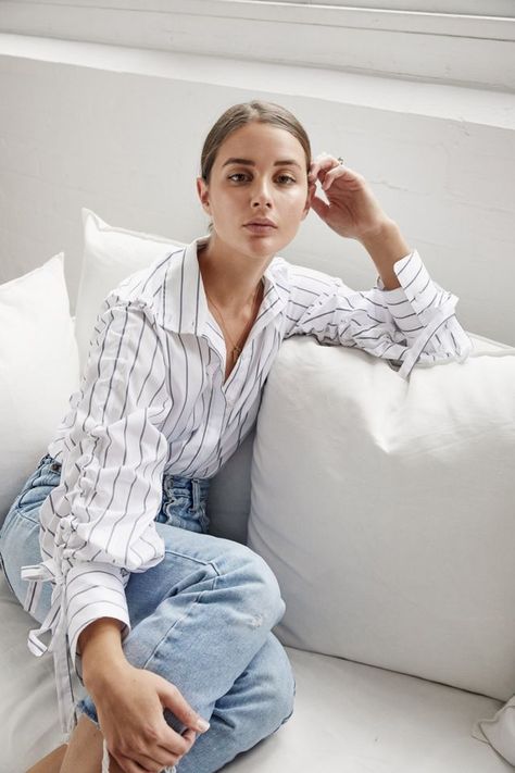 5 White Shirts To Add To Your Essential Wardrobe | Harper & Harley | Bloglovin’ Harper Harley, Branding Photoshoot, White Shirts, Photoshoot Inspiration, Fashion Poses, Personal Branding, Look Fashion, Minimalist Fashion, Wardrobe Essentials