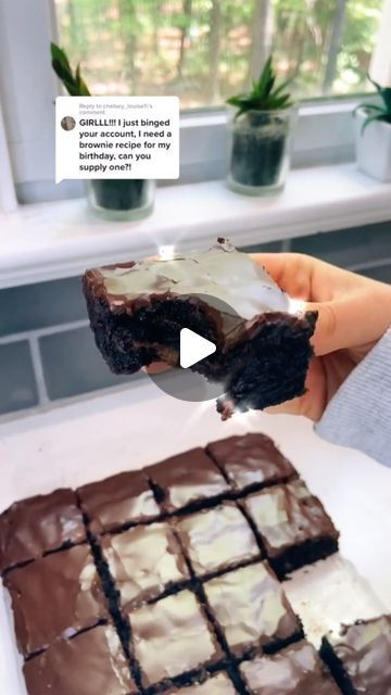 Les plaisirs de la food on Instagram: "👇🏻FUDGY BROWNIE INGREDIENTS👇🏻

recipe goes to @livia.benson 🍫 

FOR THE BROWNIE 
3/4 cup of butter | 170gr
1 1/2 cup white granulated sugar | 280gr
2 eggs
1 egg yolk 
3 1/2 tbsp vegetable oil | 45gr
1 cup all-purpose flour | 120gr
1/2 tsp baking powder 
3/4 cup cocoa powder | 90gr
2 1/2 tsp espresso powder | 8gr
2 tsp vanilla | 4gr
1 tsp salt 

FOR THE GLAZE
1 1/2 cup powdered sugar | 185gr
1/4 cup cocoa powder | 30gr
2-3 tbsp heavy cream | 30-40gr

28-32min at 350 degrees Fahrenheit or 175 degrees Celsius 

#yummy #food #foodie #instafood #foodporn #chocolate #chocolatelovers #chocolatebrownie #fudgybrownie #brownie #bestbrownie #pastry #easyrecipe #craving #obessessed #sweattreats #patisserie #recipeidea #recettefacile #chocolat #gateauauchocol Pinterest Baking, Single Serve Brownie, Fudgy Brownie Recipe, Brownies Recipe Homemade, Single Serve Desserts, Kid Desserts, Brownie Ingredients, Homemade Brownies, Espresso Powder