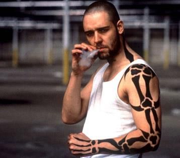 Russell Crowe in Romper Stomper Stomper Tattoo, Romper Stomper, Film Cult, Young Johnny Depp, Russell Crowe, Mens Cuts, Oscar Winners, Leonardo Dicaprio, Body Image