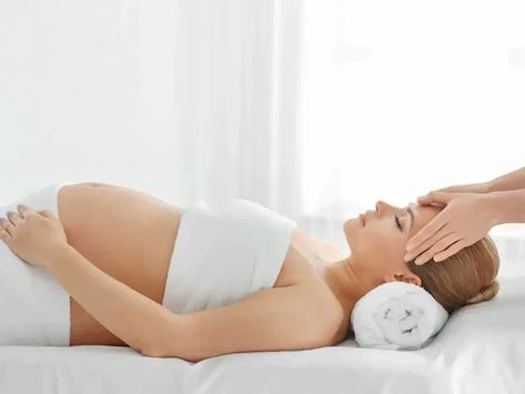 "Baby Bump Beauty: Embrace the Goodness of Baobab Oil During Pregnancy! 🍃💆‍♀️" Body Reflexology, Massage Dos, Hyperbaric Oxygen Therapy, Pregnancy Massage, Prenatal Massage, Shoulder Massage, Spa Packages, Reflexology Massage, Hot Stone Massage