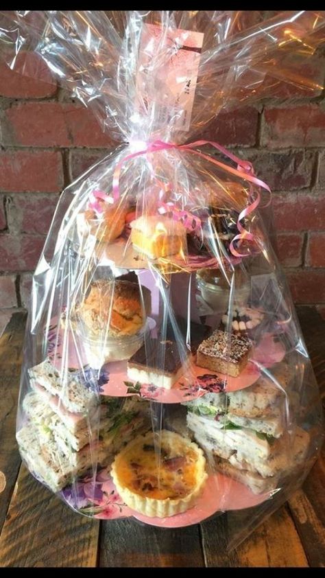 Afternoon Tea Gift Box Ideas, Afternoon Tea To Go, Cream Tea Box Ideas, High Tea Box Ideas, Cream Tea Ideas, Afternoon Tea Boxes, Afternoon Tea In A Box Ideas, Afternoon Tea Box Ideas, Food Hamper Ideas