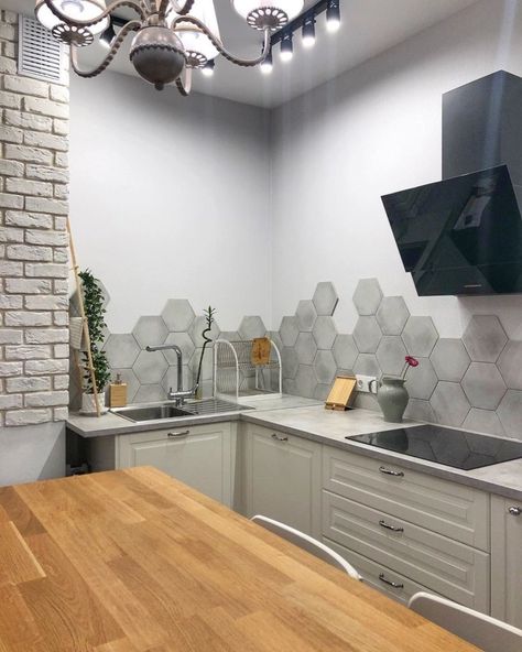 Honeycomb Tiles Kitchen, Stone Sinks, Hexagon Tile, Kitchen Backsplash Designs, New Kitchen Designs, Kitchen Cabinet Styles, Tiny House Interior, Kitchen Room Design, Beautiful Kitchen