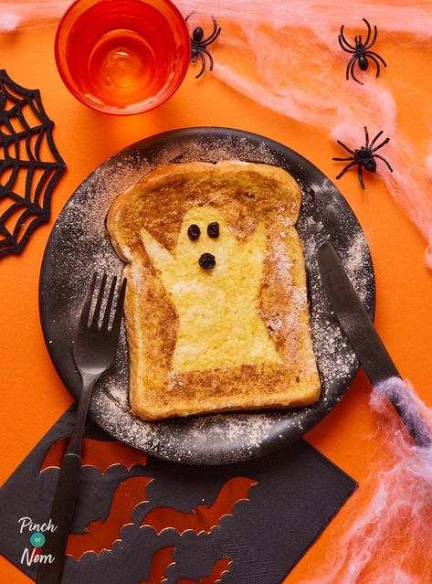 Halloween Ghost Toast - Pinch Of Nom Halloween French Toast, Low Calorie Chocolate, Gluten Free Items, Ramekin Dishes, Halloween Breakfast, Pinch Of Nom, Cinnamon Toast, Halloween Food For Party, Toast Recipes