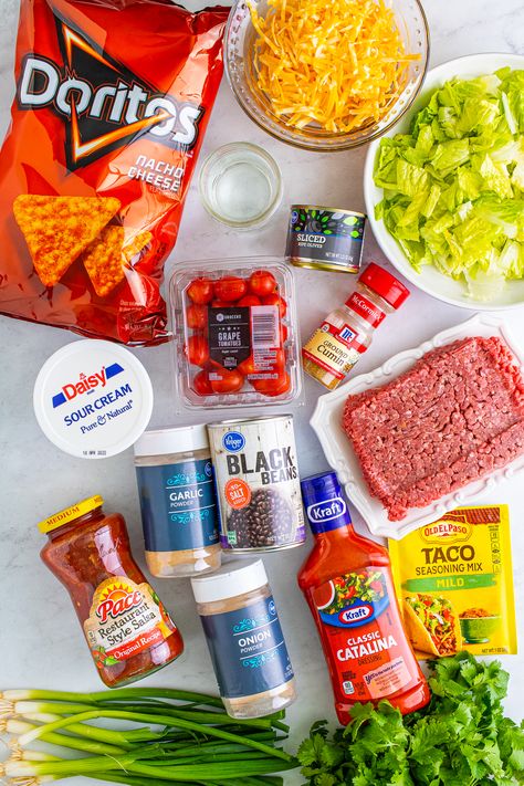 How To Make Taco Salad, Summer Food For A Crowd, Best Taco Salad Recipe, Classic Salads, Taco Dinner Recipes, Doritos Taco Salad, Dorito Taco Salad, Dorito Taco Salad Recipe, Tacos Dinner