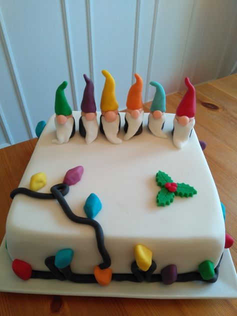 Tomte scandi gnome elf Christmas cake Fondant Unicorn Cake Toppers, Fondant Christmas Cake, Fruit Cake Recipe Christmas, Christmas Cakes Easy, Valentines Cake, Cake Easter, Christmas Themed Cake, Christmas Cake Designs, Christmas Cake Topper