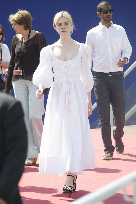 Elle Fanning Dress, Elle Fanning Style, Elle Fanning, Celebrity Outfits, Mode Vintage, Haiti, Look Cool, Get Dressed, Pretty Outfits