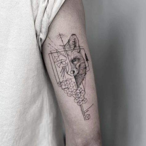 Geometric Fox Tattoo, Geometric Animal Tattoo, Fox Tattoo Design, Geometric Fox, Fox Tattoo, Geometric Animals, Family Tattoos, Ankle Tattoo, Finger Tattoos