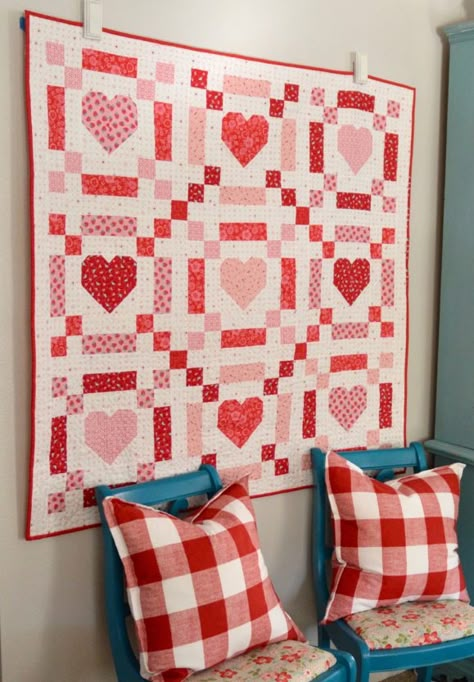 Chains of Love quilt ~ Irish chain & hearts | via Jedi Craft Girl Heart Quilt Ideas, Quilted Valentine Projects, Free Heart Patterns Printable, Valentines Quilts, Valentine Quilt Patterns Free, Valentine Quilts Patterns Free, Valentines Quilt, Valentine Quilts, Heart Quilt Blocks Free Pattern