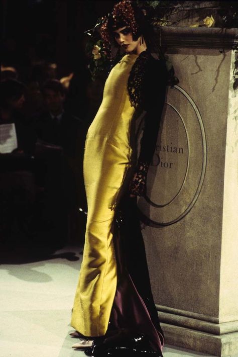 A look from the Christian Dior spring 1997 couture collection. S Diary, John Galliano, Couture Collection, Mode Fashion, Work Out, Christian Dior, Fashion News, Gowns Dresses, Formal Dresses Long