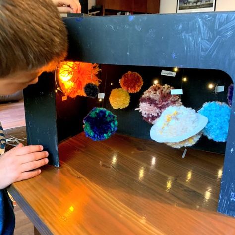 Make your own pom-pom Solar System Diorama - Homeschool Fridays Solar System Diaroma, Solar System Diorama Projects, Diy Solar System Diorama, Planet Diorama, Space Diorama For Kids, Solar System Diorama, Easy 3d Solar System Project, Solar System In A Box Project, Space Diorama