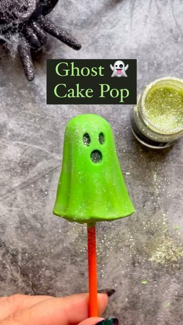 Ghost Cakepops, Halloween Cake Pops Ideas, Ghost Cake Pops, Cute Halloween Cakes, Ghost Mold, Work Snacks, Cake Pop Bouquet, Ghost Cake, Halloween Cake Pops