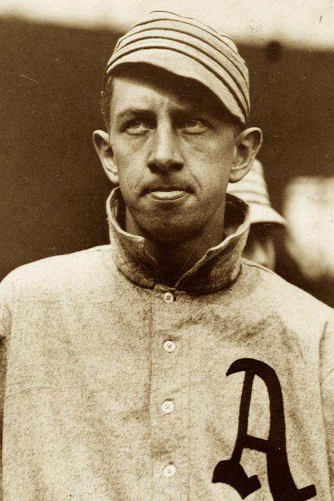 EDDIE COLLINS was the best second baseman of the era and an outstanding hitter.  He also could  run the bases. | Eddie Collins of the Philadelphia Athletics set an American League record after stealing his eighty-first base of the season during an 8-1 victory over the visiting Boston Red Sox, 1910. George Sisler, Eddie Collins, Jimmie Foxx, Walter Johnson, Old Baseball Cards, Ty Cobb, Baseball Hall Of Fame, Visiting Boston, Living Hall