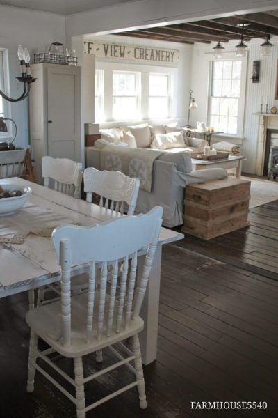 Eye It & DIY It! Farmhouse Inspiration Round Up - Beneath My Heart Farmhouse 5540, Farmhouse Kitchen Tables, Country Kitchens, White Farmhouse, Farmhouse Ideas, Cottage Living, Farmhouse Chic, Farmhouse Dining, Farmhouse Table