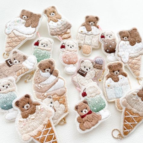 Doll Patterns Free Sewing, Teddy Bear Embroidery, Embroider Ideas, Clothes Embroidery Diy, Miniature Embroidery, Diy Embroidery Designs, Basic Embroidery Stitches, Hand Embroidery Projects, Embroidery Gifts