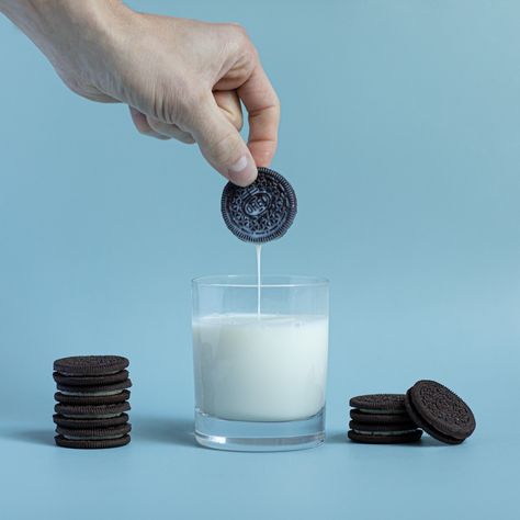 Oreo Photoshoot, Britannia Biscuits, Oreo Photography, Chocolate Product, Oreo Milk, Milk Tea Recipes, Oreo Biscuits, Oreo Milkshake, Classic Americana