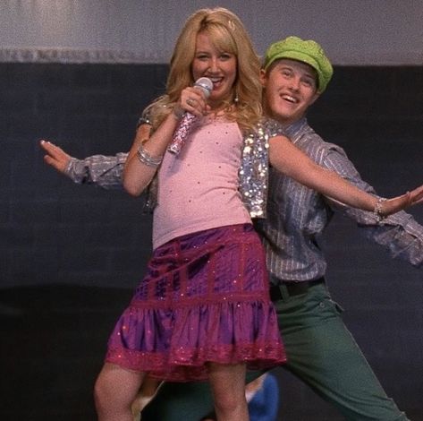 High School Musical Costumes, Purple Skirt Outfit, Viral Tweets, Highschool Musical, Movie Duos, Troy And Gabriella, Disney Duos, Channel Outfits, Ryan Evans