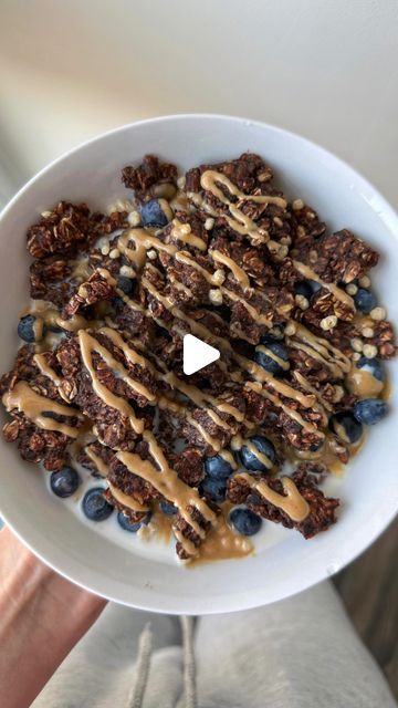 Emma Petersen 🥕 on Instagram: "SOFT CEREAL BOWL 💫 • cereal + oats = a match made in heaven.  I’ve been loving this recipe for a while now, but I decided to make a chocolate version this time and OmG, amazing  For the ‘soft cereal’: ➕ 1 banana, mashed ➕ 50g rolled oats - @myprotein ➕ 1 tsp cacao powder ➕ pinch of salt  🫐 combine everything together, then flatten down in a hot pan greased with coconut oil. Fry until golden and break up into pieces as you go. I served mine up on a bed of coconut yoghurt with blueberries, soy crispies & squeezy peanut butter & milk 🥜  Follow me @thefitlondoner for more healthy breakfast ideas & enjoy if you make this one! 🤍 . . . . . . #softcereal #oatcereal #oatcookies #cerealbowl #yoghurtbowl #yogurtbowl #blueberries #bananarecipes #highproteinbreakfast Soft Cereal, Brunch Oatmeal, Yoghurt Bowl, Coconut Yoghurt, Oat Cereal, Oat Cookies, Butter Milk, Yogurt Bowl, High Protein Breakfast