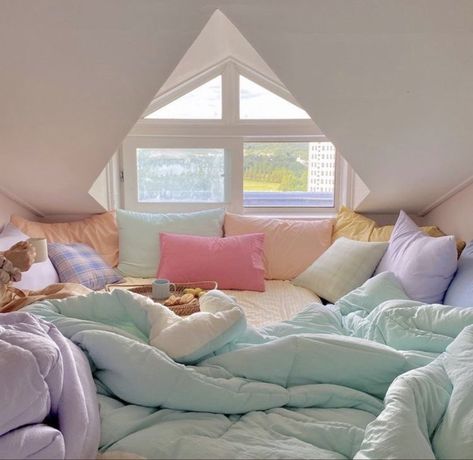 Malibu Bedroom, Comforting Aesthetic, Gyaru Girl, Bilik Idaman, Comfy Bedroom, Tropical Sunset, Pastel Room, Aesthetic Moodboard, Bilik Tidur