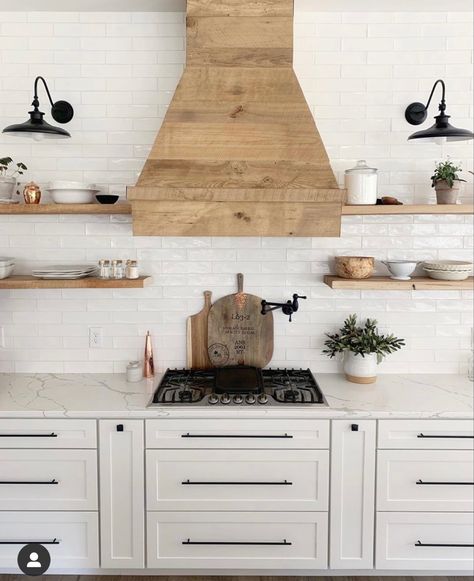 Fun Charcuterie Board, Kitchen Keeping Room, Boho Kitchen Ideas, Dream Kitchens Design, Farmhouse Kitchen Cabinets, Open Kitchen Shelves, Farmhouse Kitchen Design, Rustic Farmhouse Kitchen, Kitchen Designs Layout