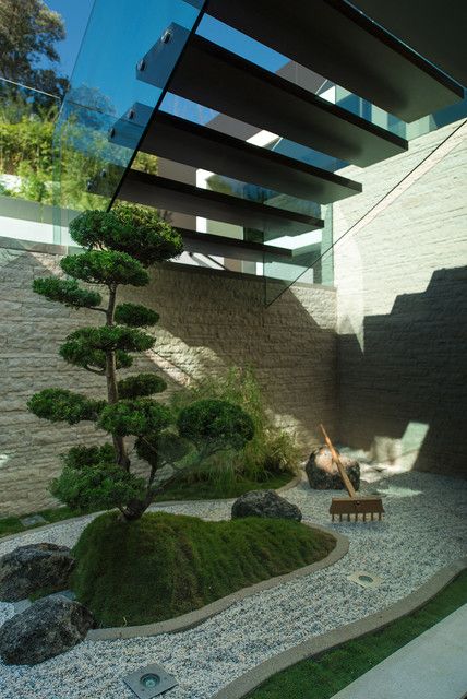 Zen garden under the stairs Small Zen Garden, تحت الدرج, Asian Landscape, Japanese Zen Garden, Zen Garden Design, Asian Garden, Japanese Garden Design, Desain Lanskap, Garden Design Plans