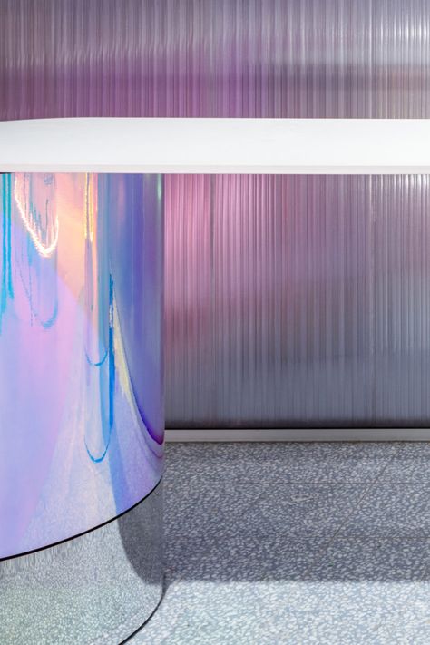 » Happytel Carindale Store by Prospace Australia, Brisbane – Australia Iridescent Interior Design, Australia Brisbane, Polycarbonate Panels, Futuristic Interior, Lobby Design, Retail Store Design, Art And Science, Retail Design Blog, Floor Colors