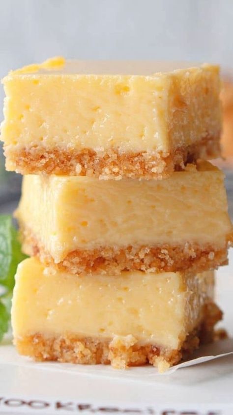 Best Lemon Squares Recipe, Lemon Custard Bars, Creamy Lemon Desserts, Lemon Pie Bars Recipe, Creamy Lemon Bars Recipe, Dessert Recipes With Lemon, Creamy Lemon Squares Recipe, Lemon Slice Recipe, Easy Squares Recipe