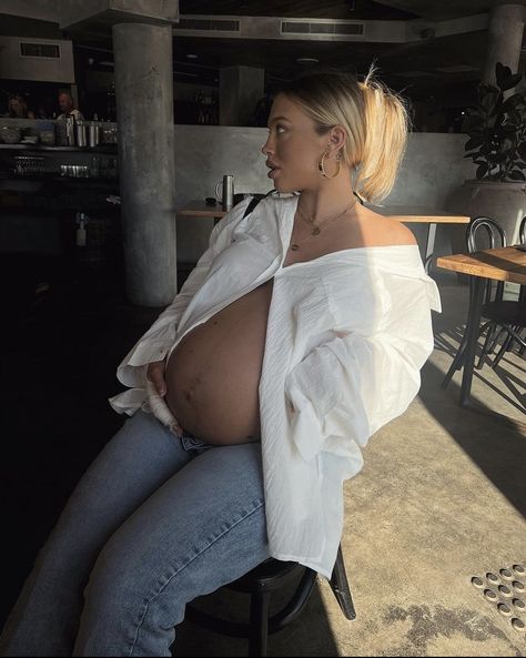 Hot Pregnancy Outfits, Maternity Wardrobe Essentials, Maternity Dresses Casual, Summer Pregnancy Outfits, Pregnancy Fashion Winter, Casual Maternity Outfits, Pregnancy Belly Photos, Cute Pregnancy Pictures, Tammy Hembrow