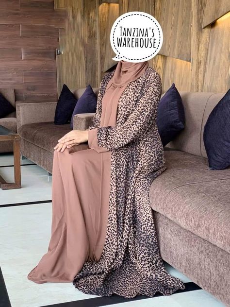 Coat Abaya Designs Latest, Pretty Abayas, Abayas Designs, Dressing Outfits, Veiled Collection, New Hijab Style, Abaya Designs Latest, Moslem Fashion, Dubai Abaya