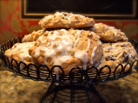 Drunken Oatmeal Raisin Cookies with Captain Morgan Spiced Rum Captain Morgan, Snacks To Make, Cookie Time, Oatmeal Raisin Cookies, Raisin Cookies, Oatmeal Raisin, No Cook Desserts, Spiced Rum, Bakery Recipes