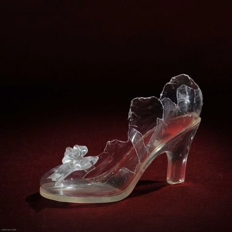 Skinny Little Bitch Shoe Aesthetic, Cinderella Aesthetic, Glass Shoe, Dark Fairytale, Akira Kurusu, Glass Shoes, Cinderella Shoes, Disney Aesthetic, Fairy Godmother