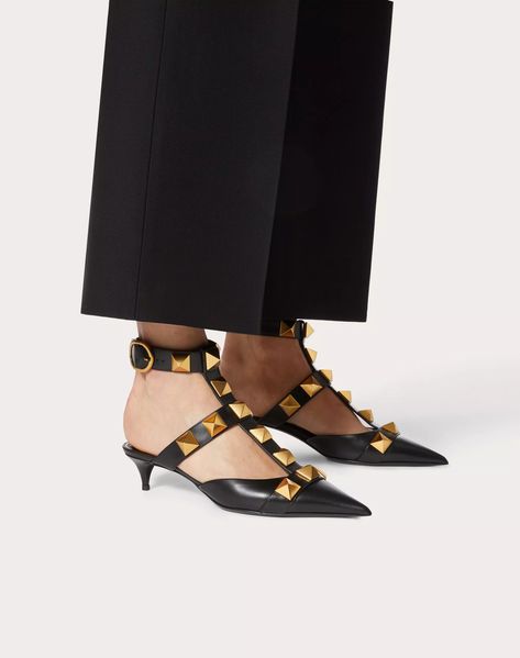 Roman Stud Calfskin Pump 40 Mm for Woman Valentino Roman Stud Shoes, Stud Shoes, Shoes For Women, Valentino Garavani, Online Purchase, Online Boutique, Mule Shoe, Designer Shoes, Calf Skin