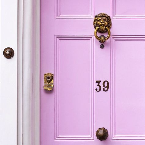 Purple Front Doors, Tout Rose, Purple Door, Pink Door, Front Door Colors, Design Sponge, Beautiful Doors, Door Color, Décor Diy