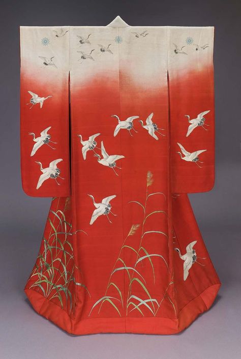 Kimono (uchikake) Cosplay Patterns, Kimono Gallery, Beautiful Kimono, 일본 패션, Mode Kimono, Meiji Era, Kimono Design, Beautiful Kimonos, Textile Arts