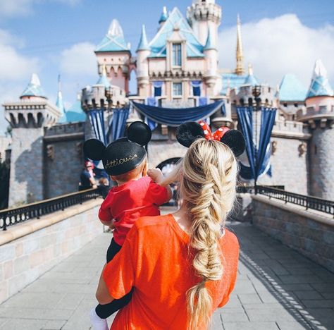 ~ Moments...<3 Disney Picture Ideas, Disney Dress Up, Disneyland Photos, Disney Photo Ideas, Amber Fillerup Clark, Amber Fillerup, Disneyland Pictures, Mom And Son, Barefoot Blonde