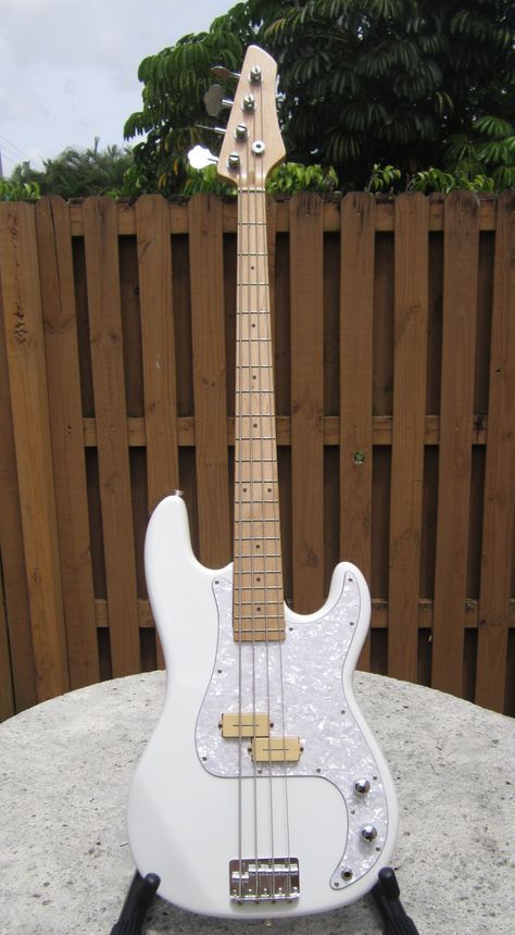 White Precision bass with Bill Lawrence pickups and white pearl pickguard White Bass Guitar Aesthetic, White Bass Guitar, Bass Guitar White, Custom Bass Guitar, Dream Guitar, Custom Bass, Types Of Guitar, Bass Ukulele, Fender Electric Guitar