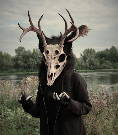 Animal Skull Mask Drawing, Skinwalker Costume, Wendigo Cosplay, Antler Mask, Wendigo Mask, Wendigo Costume, Goat Costume, Goat Mask, Creepy Animals