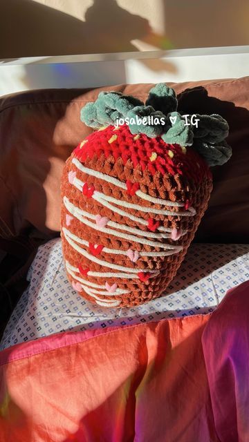 Strawberry Crochet, Covered Strawberry, Chocolate Covered Strawberry, Crochet Strawberry, Strawberry Pattern, Crochet Shop, Chocolate Strawberry, Embroidered Heart, V Day