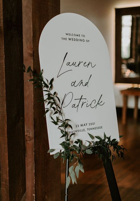 Arched Black and White Wedding Welcome Sign Wedding Entrance Sign, Wedding Welcome Board, Welcome Wedding Sign, Wedding Ceremony Signs, Wedding Signs Diy, Ceremony Signs, Entrance Sign, Wedding Entrance, Wooden Display