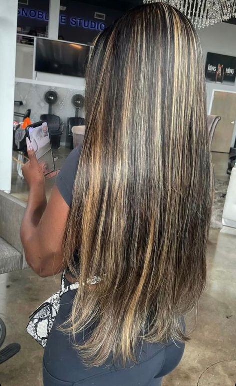 Home Haircuts, Pelo Color Vino, Highlights On Dark Hair, Natural Hair Highlights, Blonde Natural Hair, Highlights Curly Hair, Lace Fronts, Brunette Hair With Highlights, Trendy Products