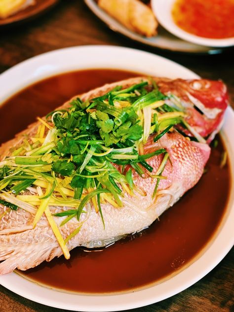 Steam Red Snapper Fish, Steamed Red Snapper Recipes, Steam Fish Recipe Chinese, Steamed Fish Chinese Style, Cooking Red Snapper, Steamed Whole Fish, Steamed Tilapia, Chinese Steamed Fish, Grouper Recipes