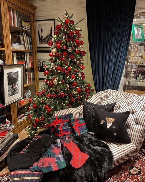 #ralphlauren #polobear #christmasdecor #christmasaesthetic #christmas #christmastree Ralf Lauren Christmas, Ralph Lauren Christmas Decor Ideas, Christmas Ralph Lauren, Ralph Lauren Inspired Christmas Tree, Ralph Lauren Christmas Aesthetic, Ralph Lauren Christmas Decor, Ralph Lauren Christmas Tree, Christmas Dump, Christmas Dorm