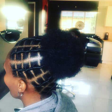 Tread Hairstyles, Mabhanzi Hairstyles With Brazilian Wool, Mabhanzi Hairstyles, Easy Toddler Hairstyles, African Natural Hairstyles, Hair Threading, Natural Hair Woman, Natural Hair Salons, Natural Hair Bun Styles