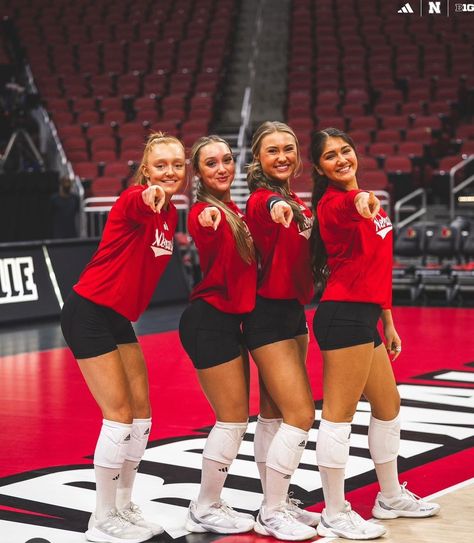 Volleyball Chants, Volleyball Videos, Nebraska Volleyball, Volleyball Gifs, Media Day Poses, College Volleyball, Volleyball Things, Champions League Trophy, Keep Grinding